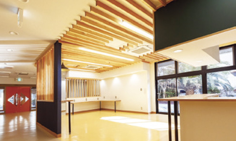 みえ四葉ヶ咲中学校の内観